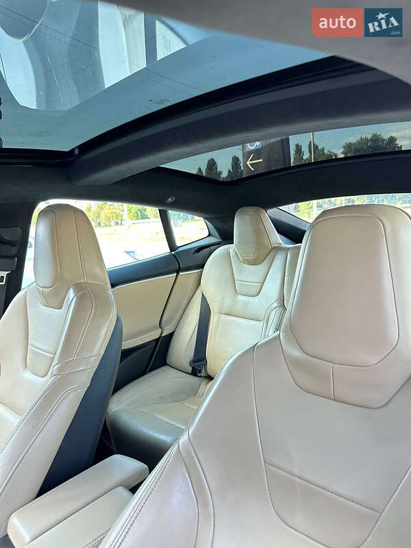 Лифтбек Tesla Model S 2015 в Киеве