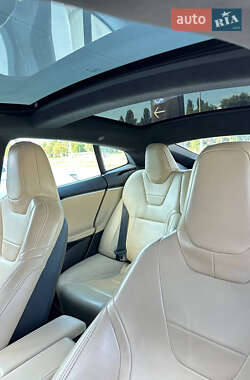 Лифтбек Tesla Model S 2015 в 