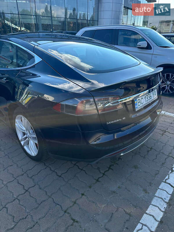 Лифтбек Tesla Model S 2015 в Киеве
