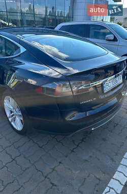 Лифтбек Tesla Model S 2015 в 