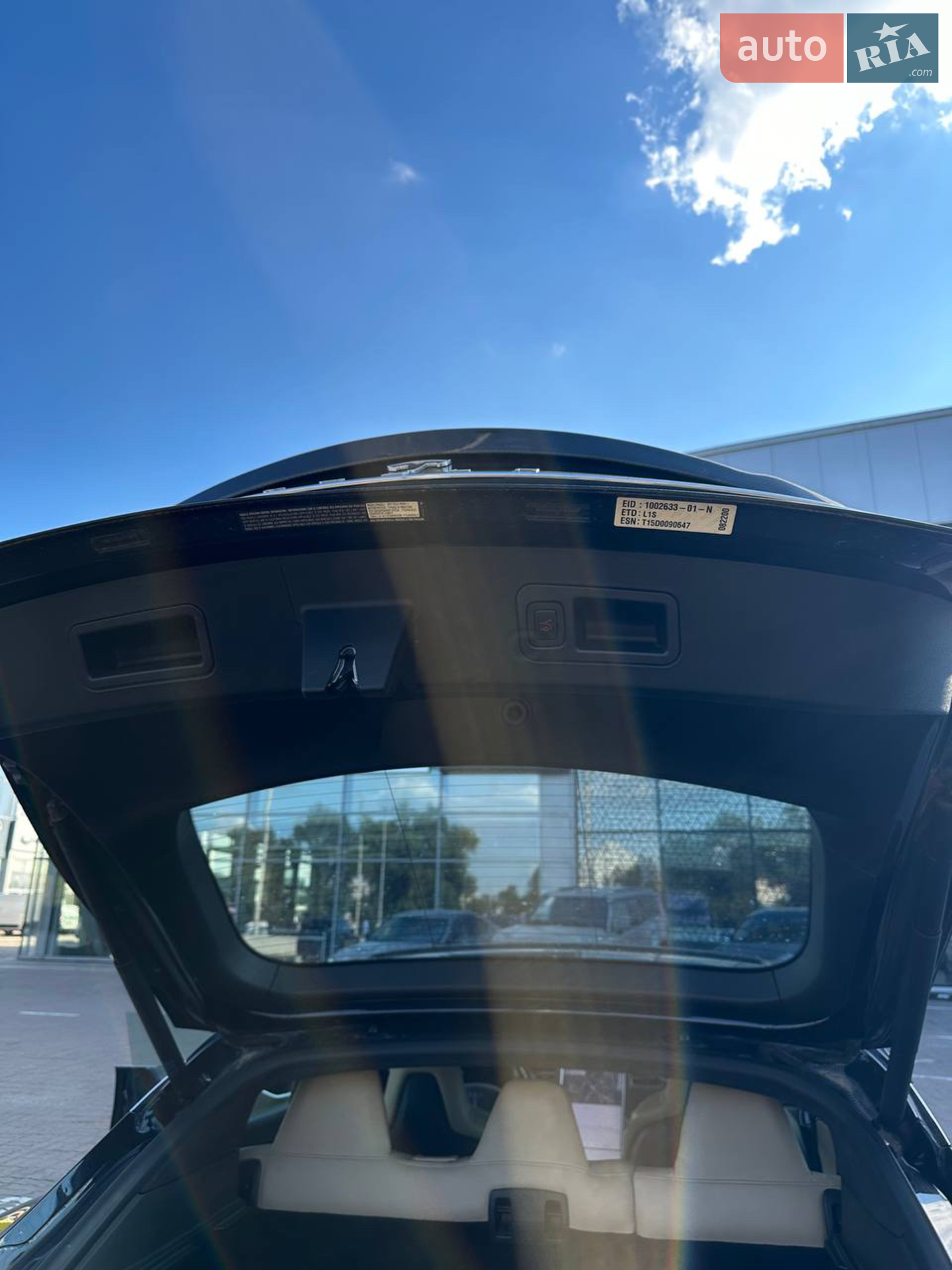2015 Tesla Model S - мініатюра 15