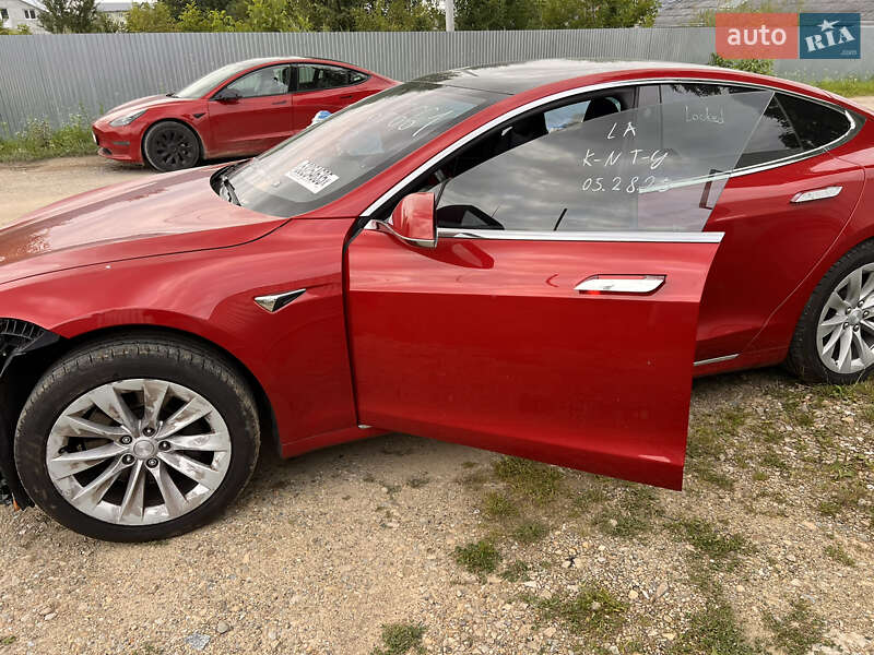 Лифтбек Tesla Model S 2018 в Самборе
