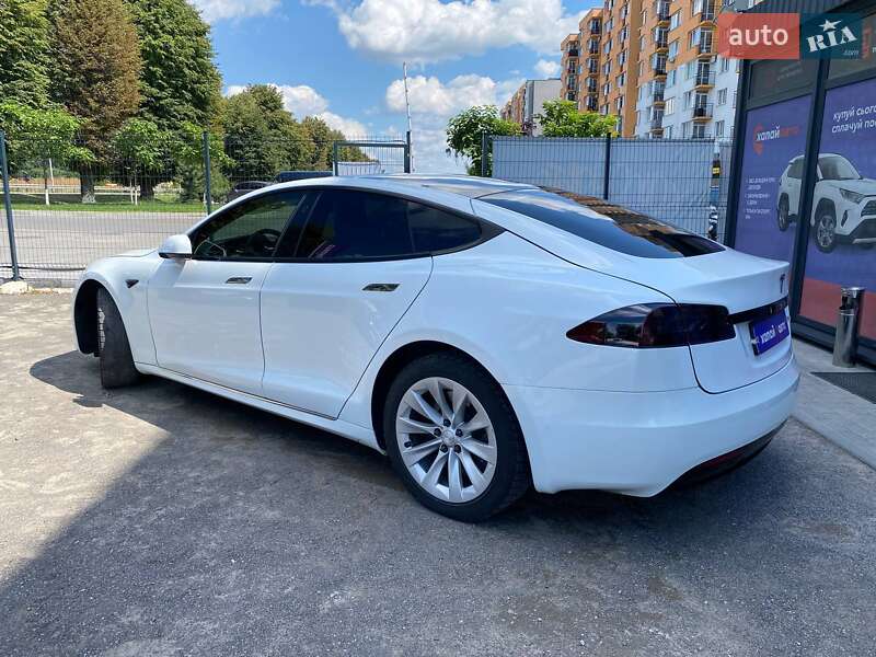 Лифтбек Tesla Model S 2018 в Виннице