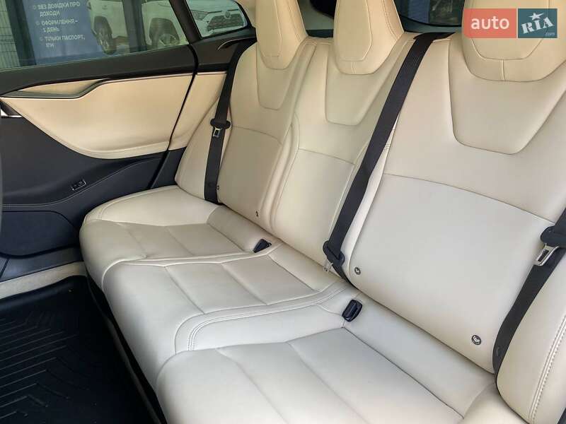 Лифтбек Tesla Model S 2018 в Виннице