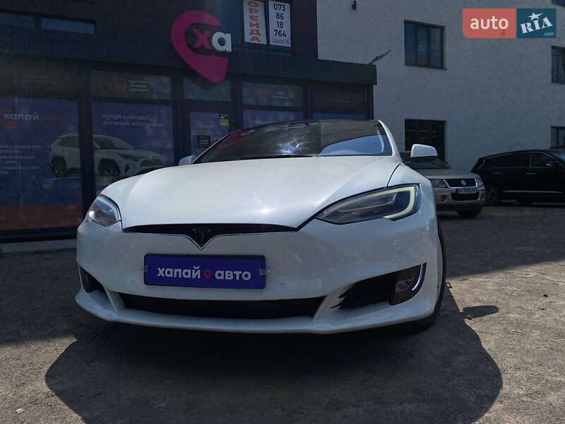 Лифтбек Tesla Model S 2018 в Виннице