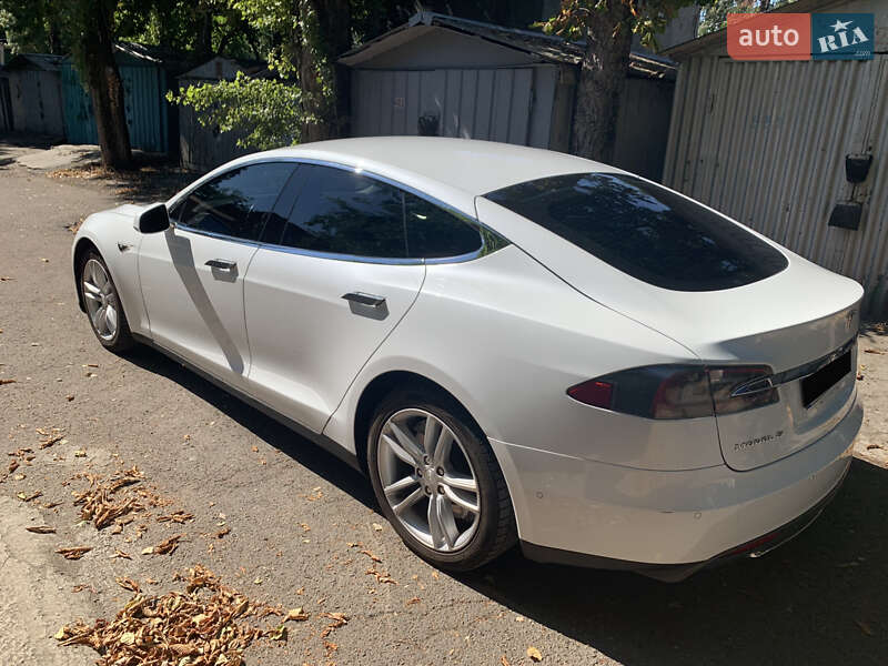 Лифтбек Tesla Model S 2015 в Одессе