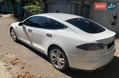 Лифтбек Tesla Model S 2015 в 