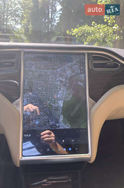 Лифтбек Tesla Model S 2015 в 