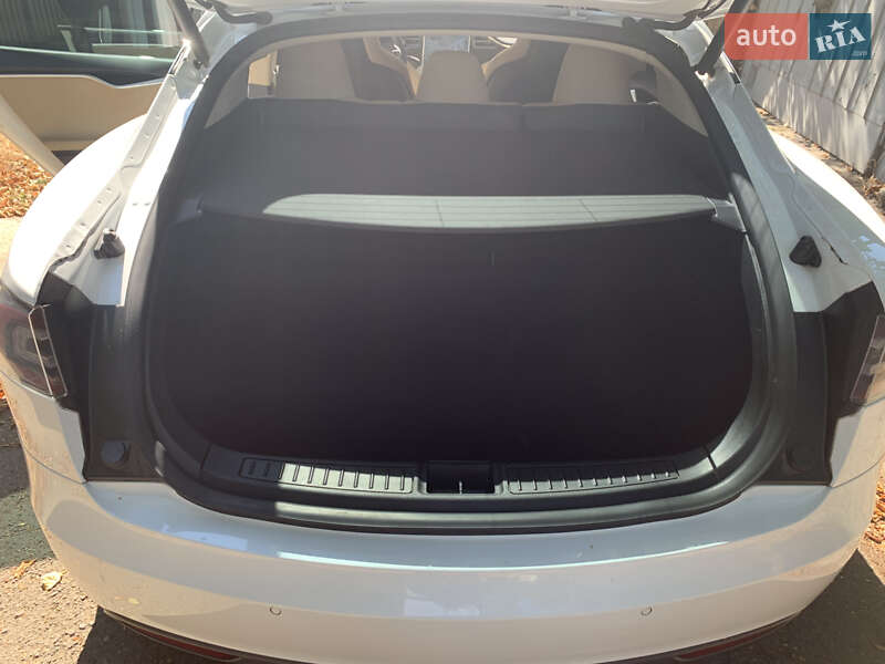 Лифтбек Tesla Model S 2015 в Одессе