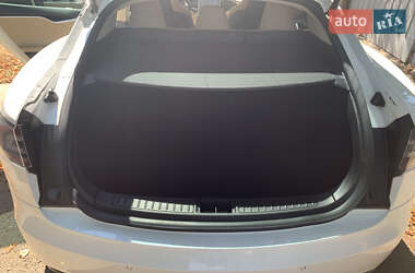 Лифтбек Tesla Model S 2015 в 