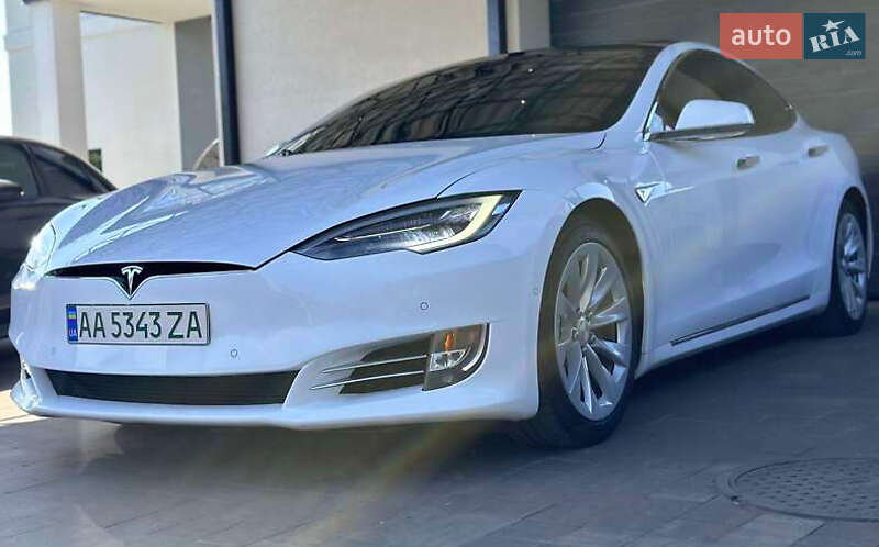 Лифтбек Tesla Model S 2016 в Кропивницком