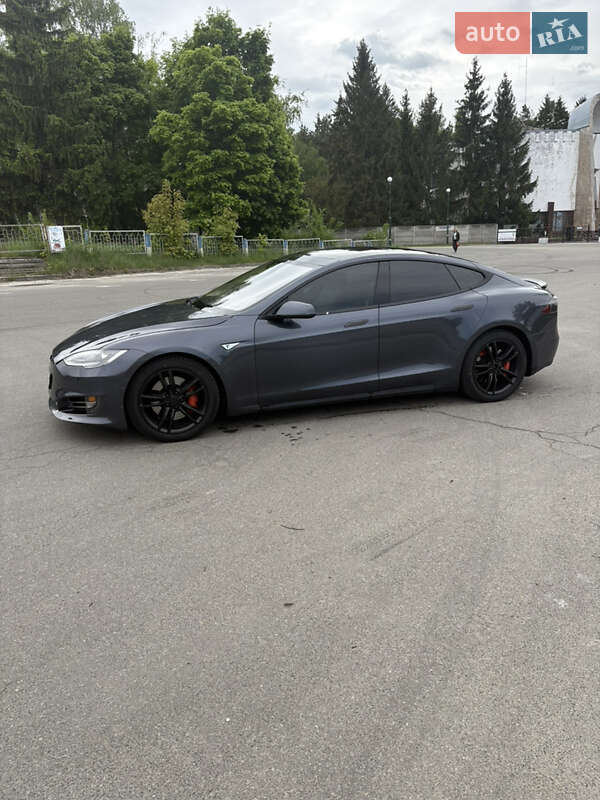 Лифтбек Tesla Model S 2015 в Киеве