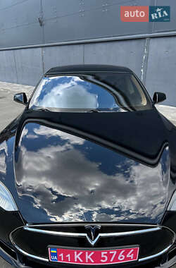 Лифтбек Tesla Model S 2014 в 