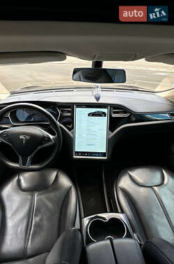 Лифтбек Tesla Model S 2014 в 