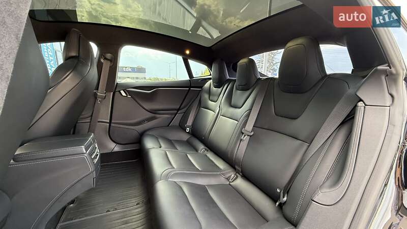Лифтбек Tesla Model S 2019 в Тернополе
