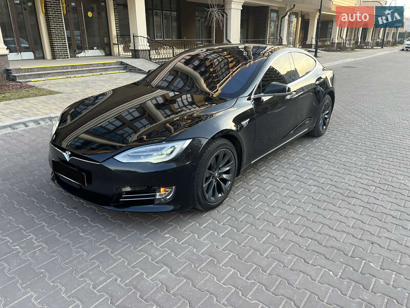 Лифтбек Tesla Model S 2020 в 