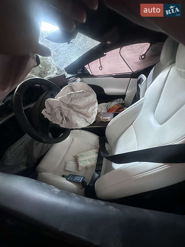 Лифтбек Tesla Model S 2022 в Тернополе