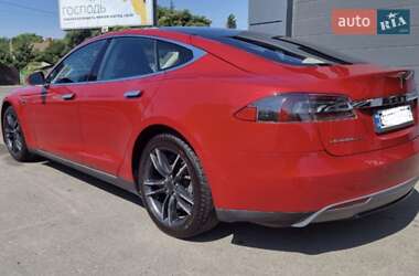Лифтбек Tesla Model S 2015 в 