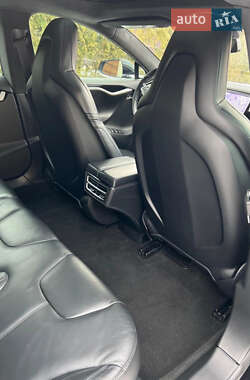 Лифтбек Tesla Model S 2015 в 
