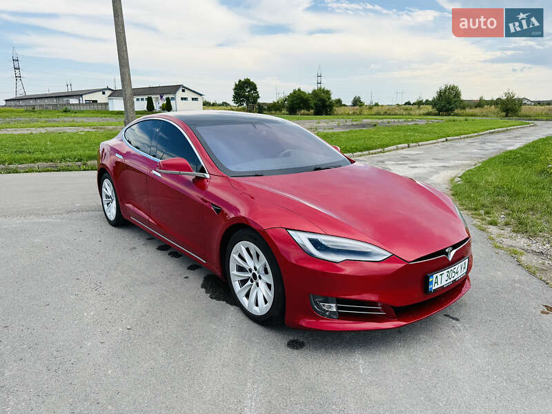 Лифтбек Tesla Model S 2018 в Ивано-Франковске