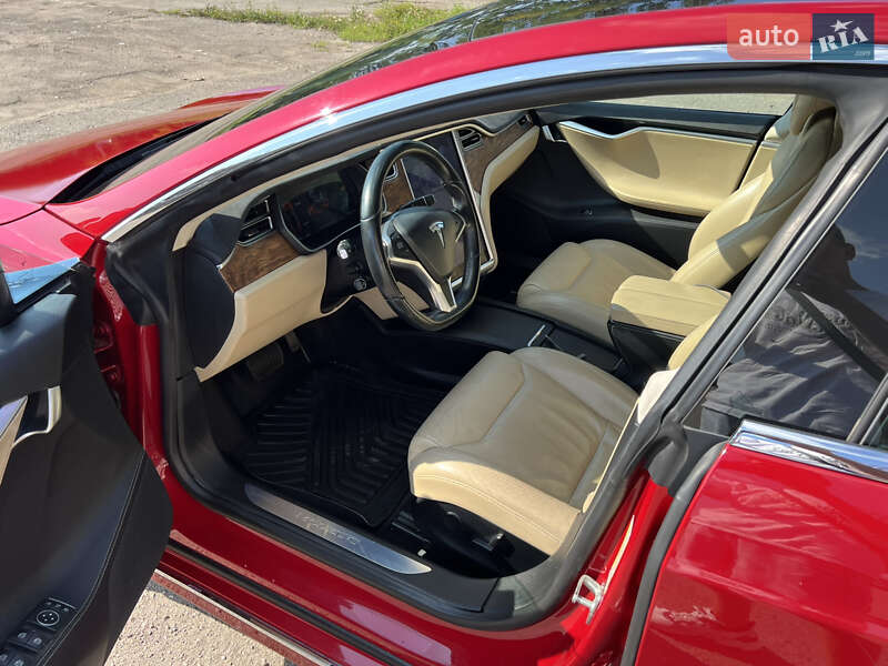 Лифтбек Tesla Model S 2017 в Тернополе