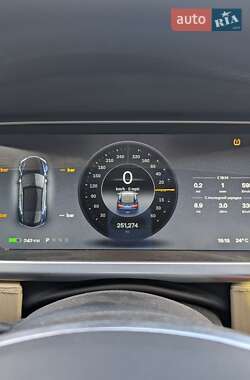 Лифтбек Tesla Model S 2013 в 