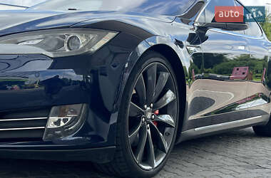 Лифтбек Tesla Model S 2014 в 