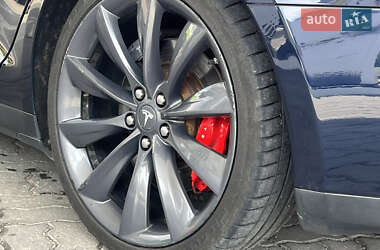 Лифтбек Tesla Model S 2014 в 