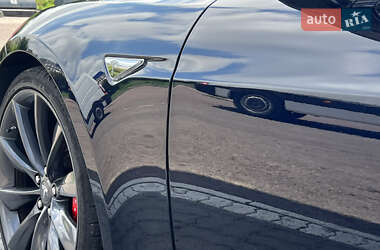 Лифтбек Tesla Model S 2014 в 