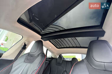 Лифтбек Tesla Model S 2014 в 