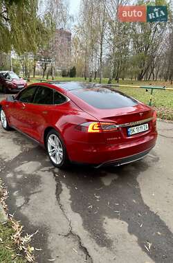 Лифтбек Tesla Model S 2015 в 