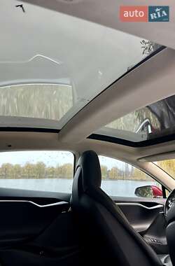 Лифтбек Tesla Model S 2015 в 