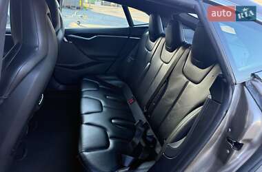 Лифтбек Tesla Model S 2015 в 
