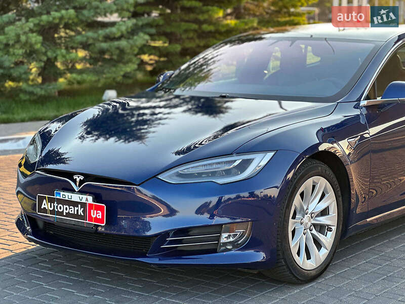 Лифтбек Tesla Model S 2019 в Одессе