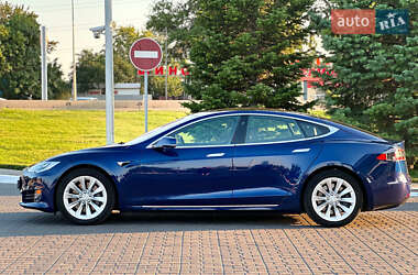 Лифтбек Tesla Model S 2019 в 