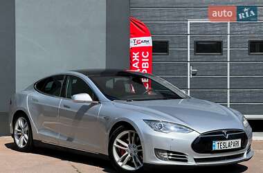 Ліфтбек Tesla Model S 2015 в Києві