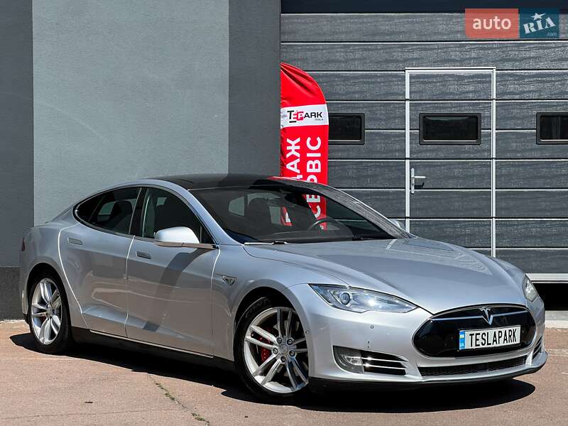 Tesla Model S 2015