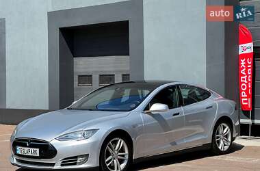 Лифтбек Tesla Model S 2015 в 