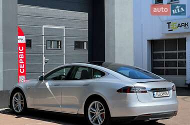 Лифтбек Tesla Model S 2015 в 