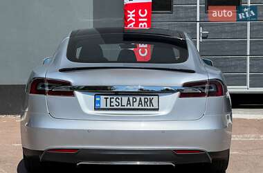 Лифтбек Tesla Model S 2015 в 