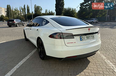 Лифтбек Tesla Model S 2015 в 
