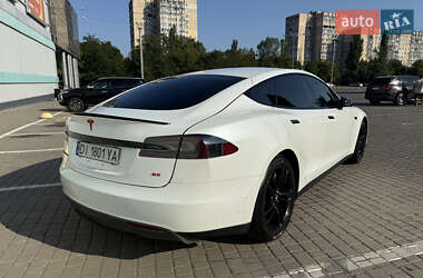 Лифтбек Tesla Model S 2015 в 