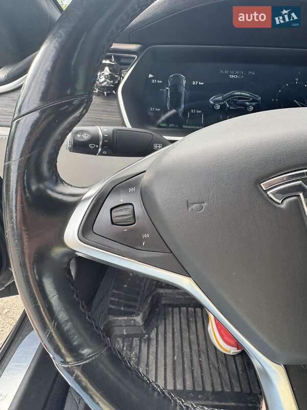 Ліфтбек Tesla Model S 2016 в Кам'янському фото 37 Ліфтбек Tesla Model S 2016 в Кам'янському