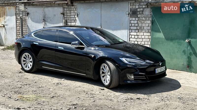 Лифтбек Tesla Model S 2016 в 
