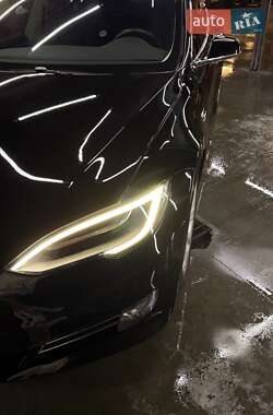 Лифтбек Tesla Model S 2016 в 