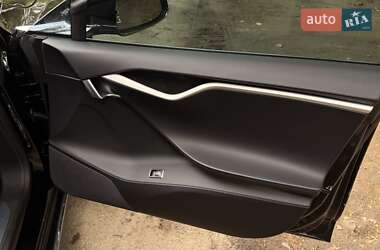 Лифтбек Tesla Model S 2016 в 