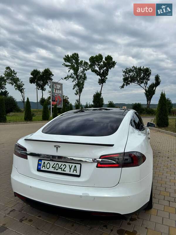 Лифтбек Tesla Model S 2014 в Иршаве