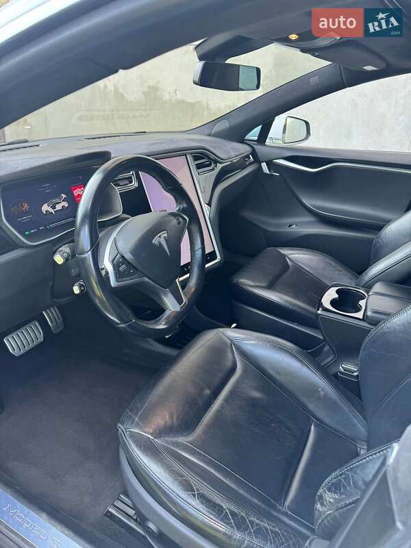 Лифтбек Tesla Model S 2014 в Иршаве