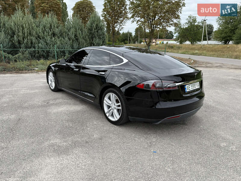 Ліфтбек Tesla Model S 2013 в Дніпрі
