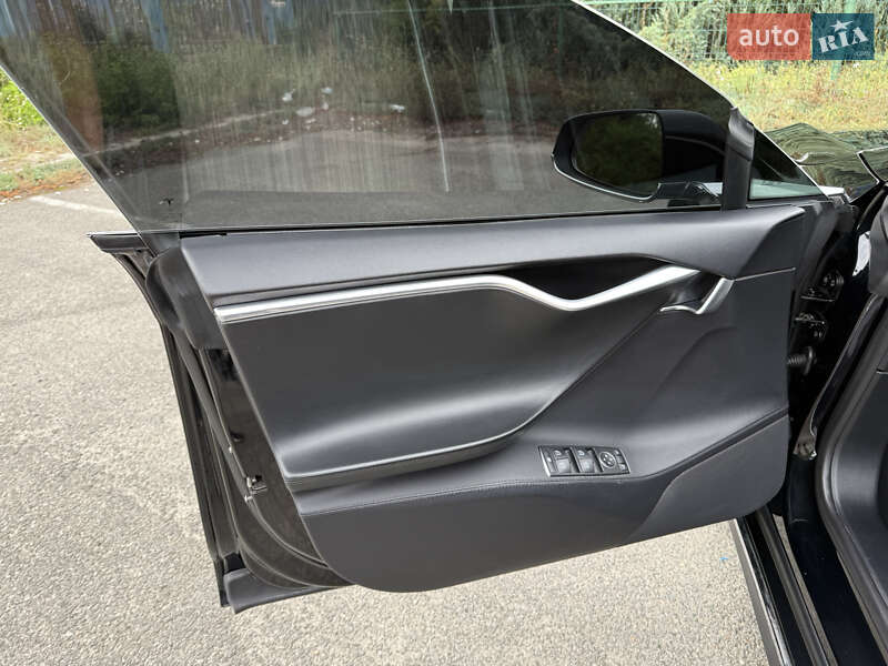 Ліфтбек Tesla Model S 2013 в Дніпрі
